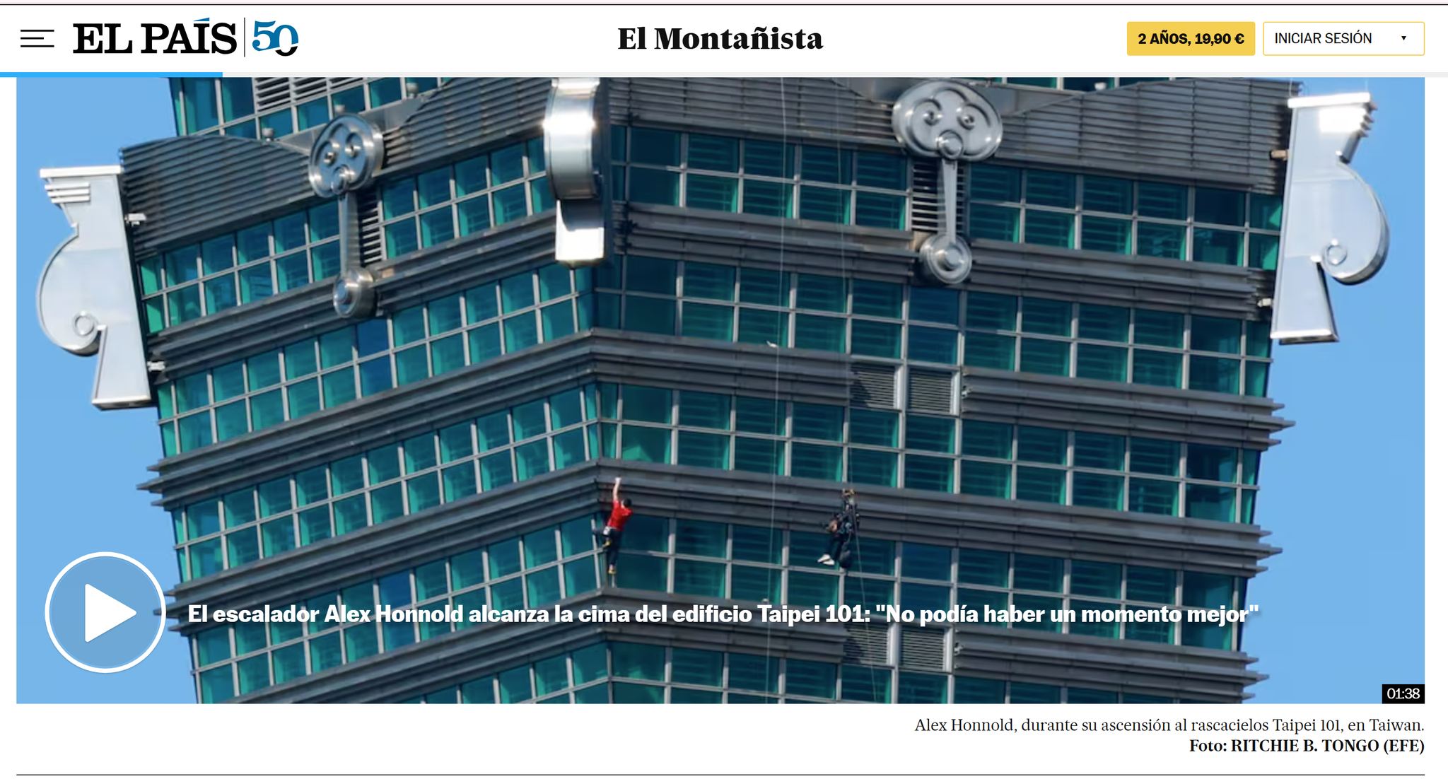 Alex Honnold climbing Taipei 101